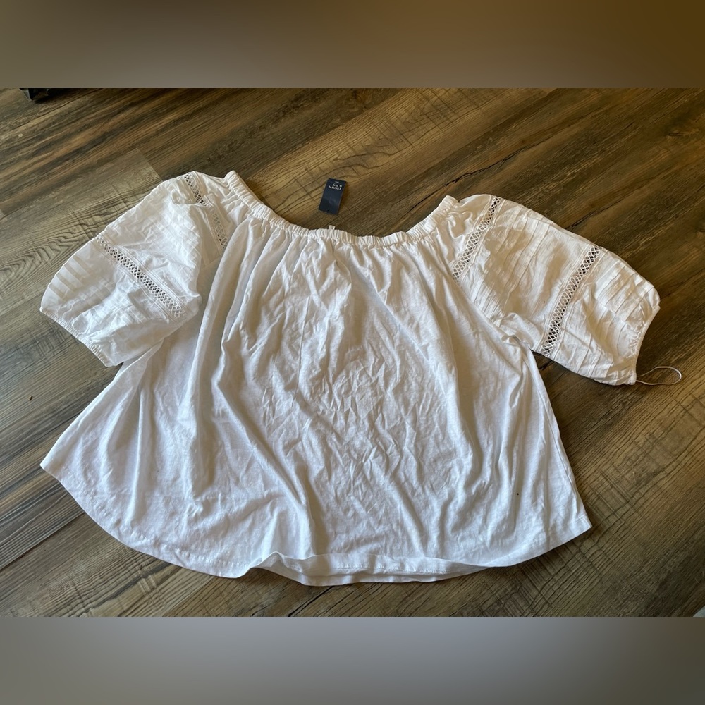 NWT women’s Crown and Ivy off shoulder top size 4X